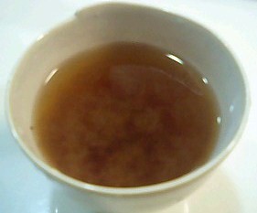 冷たい飲み物ＶＳ暖かい番茶。夏バテの時に身体に良いのはどちらでしょうか？